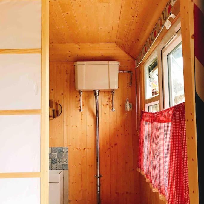 Cosy Private Cabin With Parking In Good Location オックスフォード エクステリア 写真